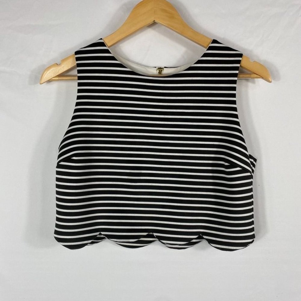 Necessary Objects Striped Scallop Crop Top Size M Black